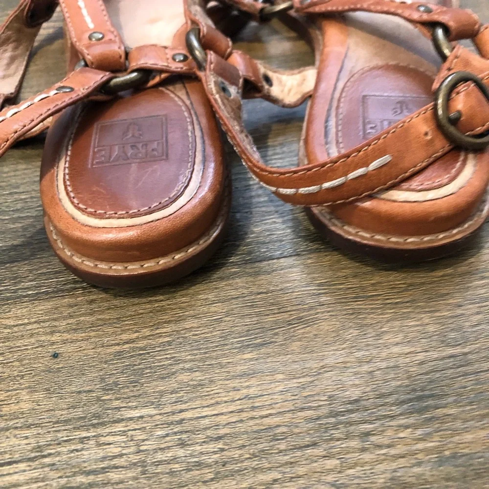Frye‎ Tan Leather Thong Studded Sandal Sz. 10.5